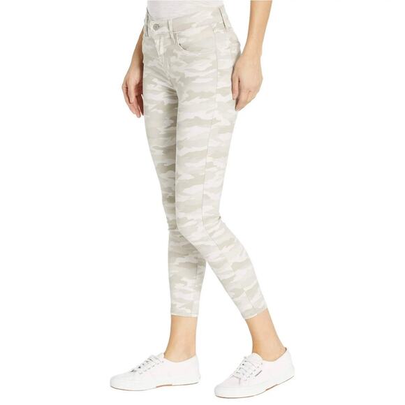 Levi's NWT 720 High Rise Super Skinny Jeans Neutral Camo - Picture 1 of 9